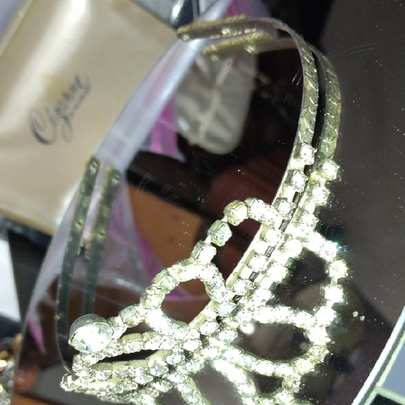 Sparkling Silver Rhinestone Tiara - Picture 5 of 8